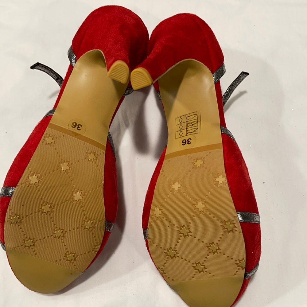 Women’s Heels - Picture 4 of 4